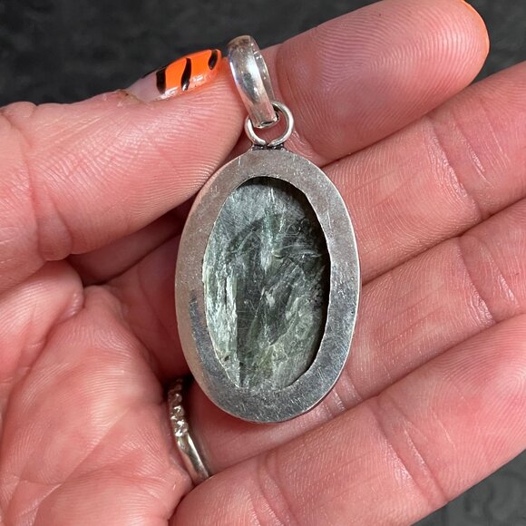 Gorgeous Seraphinite Stone Pendant Crystal Gemstone Jewelry - Picture 5 of 6